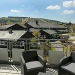 Mit Balkon Und Toller Aussicht