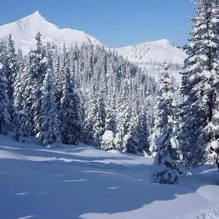 Mit Balkon Und Toller Aussicht